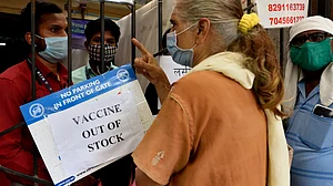 देश में हर महीने बन रही 8.5 करोड़ वैक्सीन डोज, राज्यों को मिलीं सिर्फ 5 करोड़, तो कहां गईं बाकी खुराकें !