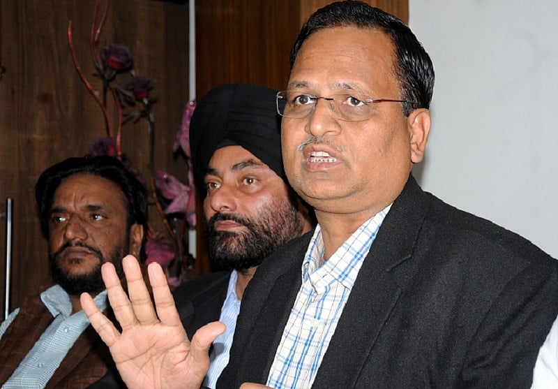 दिल्ली सरकार ने कोरोना जांच में कमी को स्वीकारा, अपने ही लगाए लॉकडाउन को बताया कारण