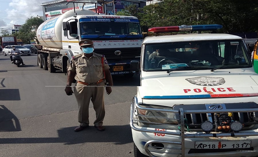 आंध्रप्रदेश में ऑक्सीजन टैंकर लापता, अटकी 400 मरीजों की जान, पुलिस ने खोजकर बचाई कई जिंदगी