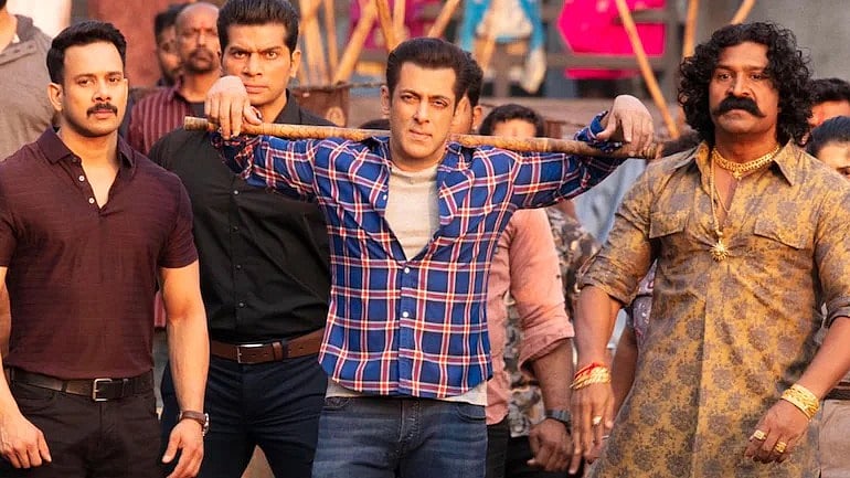 सिनेजीवन: राधे की पाइरेसी पर भड़के सलमान और 'शेरनी' का पोस्टर रिलीज, दमदार लुक में नजर आईं विद्या बालन