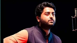 सिनेजीवन: अरिजीत सिंह पर टूटा दुखों का पहाड़, मां का हुआ निधन और ओटीटी पर रिलीज होगी भूत पुलिस