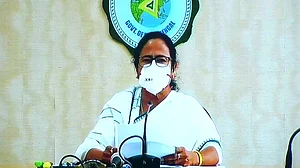 पश्चिम बंगाल: भवानीपुर सीट से उपचुनाव लड़ेंगी ममता बनर्जी? TMC विधायक सोभनदेब चटर्जी ने दिया इस्तीफा
