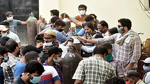 दिल्ली में बेकाबू कोरोना का कहर! 24 घंटे में 27,047 नए केस, 375 लोगों ने तोड़ा दम
