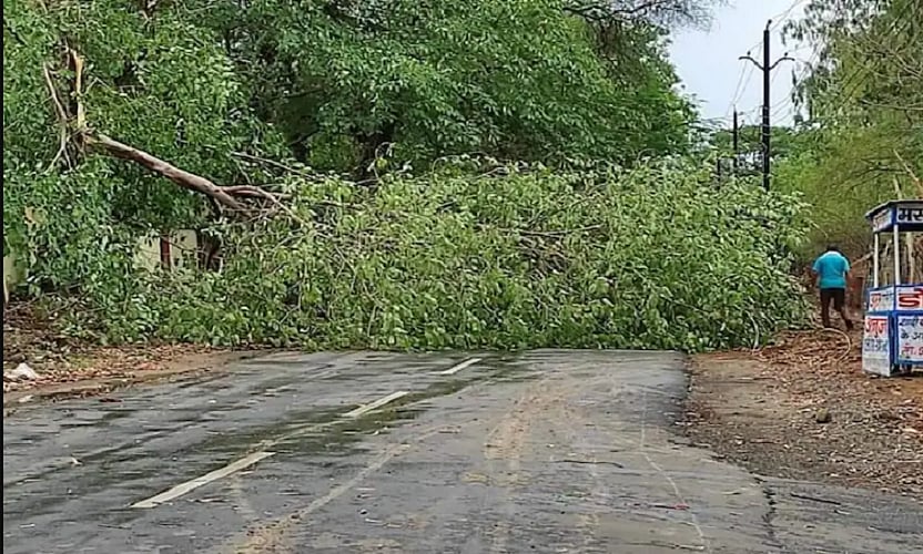 'तौकते' पड़ा कमजोर, पर यूपी, उत्तराखंड समेत इन राज्यों में बरपा सकता है कहर, भारी बारिश की आशंका