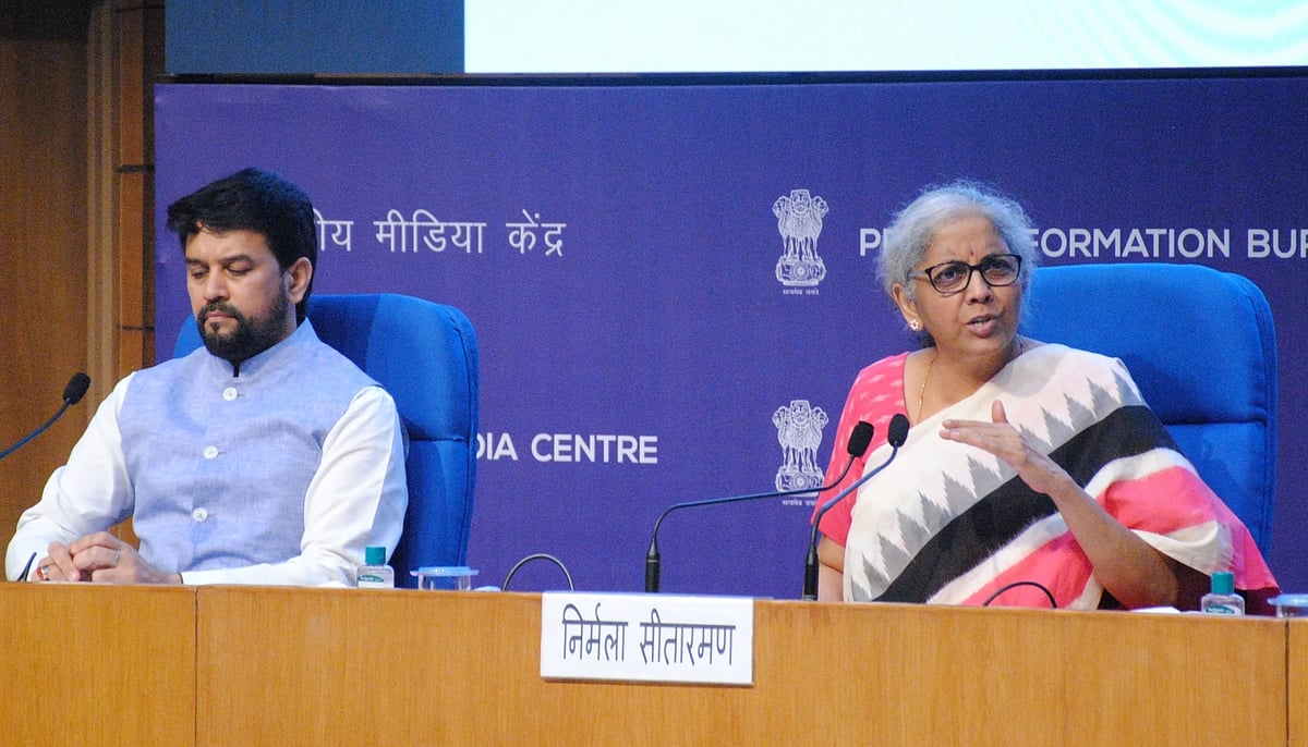 अर्थ जगत की 5 बड़ी खबरें: पर्यटक गाइडों, ट्रैवल एजेंसियों के लिए ऋण गारंटी योजना और बोट ने पर्सनल ग्रूमिंग में रखा कदम 
