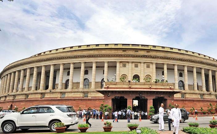 इन विभागों के रिटायर्ड कर्मचारी सोशल मीडिया पर पोस्ट से पहले सावधान! वरना रुक जाएगी आपकी पेंशन