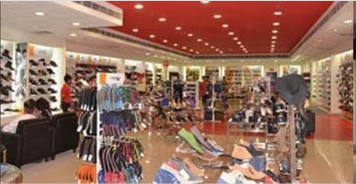 अर्थ जगत की 5 बड़ी खबरें: मई में खुदरा बिक्री 79 प्रतिशत नीचे गिरी और HDFC बैंक का मोबाइल ऐप डाउन