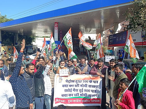 बेतहाशा बढ़ती तेल कीमतों और केंद्र की जनविरोधी नीतियों के खिलाफ कांग्रेस का आज देशव्यापी आंदोलन,