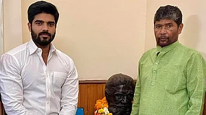 बिहार में LJP सांसद पशुपति पारस और प्रिंस राज के खिलाफ कोर्ट में शिकायत, धोखधड़ी और विश्वासघात का आरोप