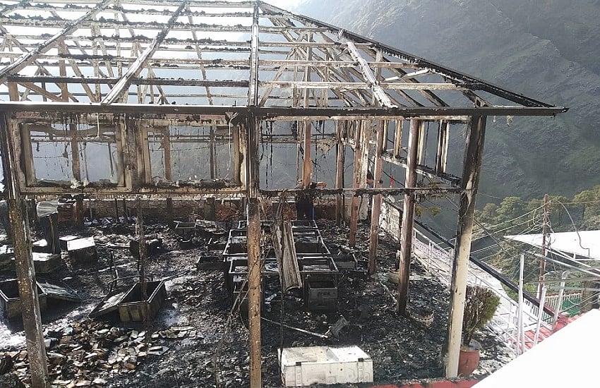 माता वैष्णो देवी मंदिर परिसर में लगी आग, एक इमारत जलकर खाक, कोई हताहत नहीं