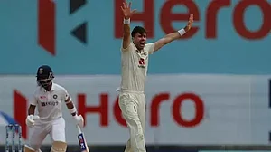 इंग्लैंड के स्टार क्रिकेटरों के विवादित सोशल मीडिया पोस्ट वायरल, कप्तान समेत कई बड़े खिलाड़ी फंस सकते हैं मुसीबत में
