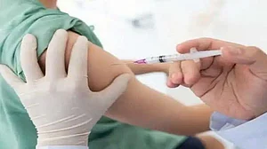 कोरोना वैक्सीन की वजह से होता है बांझपन? इस दावे पर स्वास्थ्य मंत्रालय का आया बयान, जानें क्या कहा