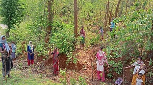 झारखंड में पर्यावरण को बचाने की अनोखी पहल, सखी मंडल की दीदियां कर रही जंगलों की 'पहरेदारी'
