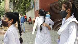 CBSE के बाद कई राज्यों में भी रद्द हो सकती हैं 12वीं की परीक्षाएं, यूपी के शिक्षा मंत्री ने दिए संकेत