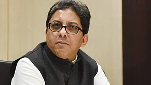 मोदी-ममता जंग में अलपन बने मोहरा, अब केंद्र ने आपदा कानून में जारी किया नोटिस, तीन दिन में मांगा जवाब