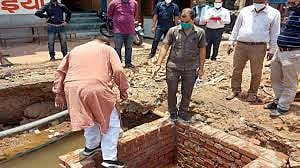 ग्वालियर में मंत्री के पैर रखते ही ढह गई दीवार, चैंबर में गिरते-गिरते बचे
