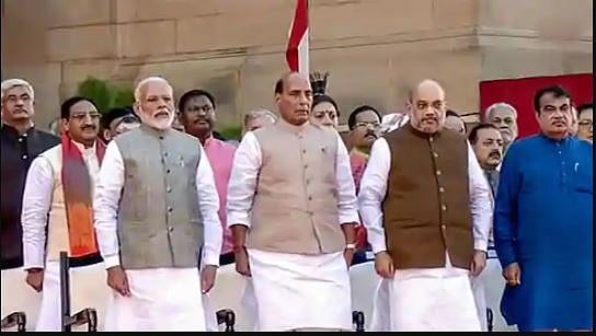 मोदी कैबिनेट में फेरबदल की चर्चा तेज, 27 नए मंत्री हो सकते हैं शामिल, जानें कौन-कौन हैं रेस में 