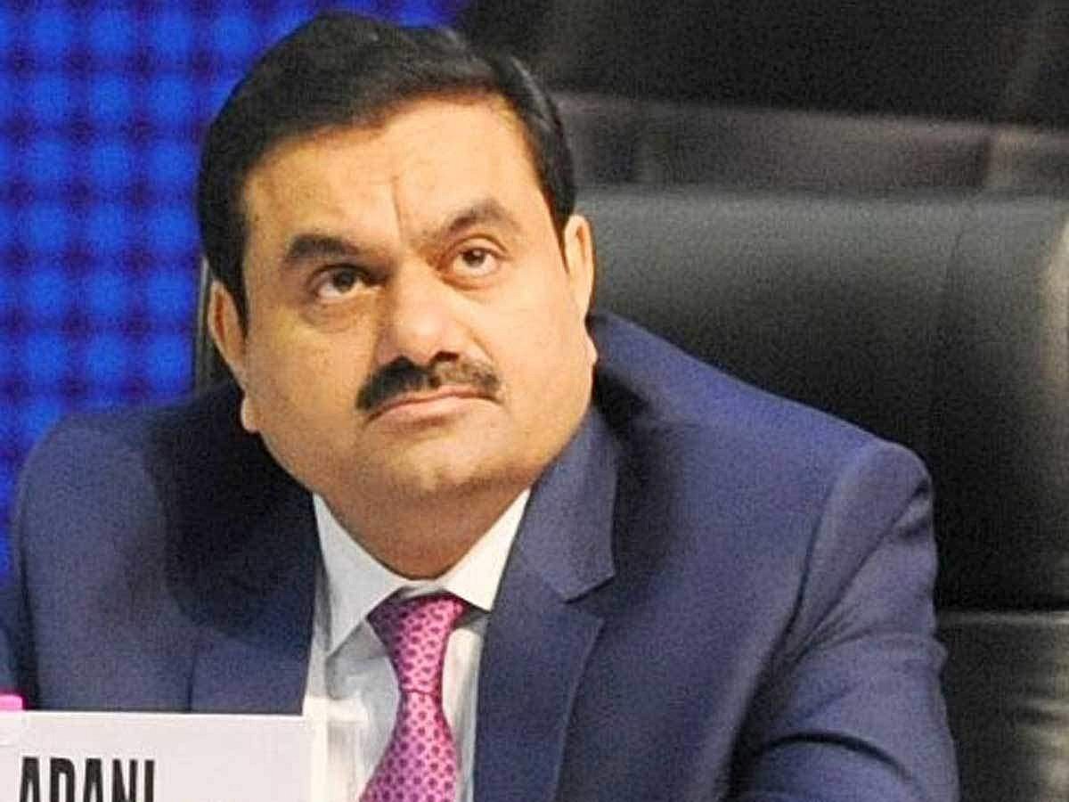 अडानी समूह में हिस्सेदारी वाले तीन विदेशी फंड के खाते फ्रीज, गौतम अडानी की कंपनियों के शेयर धड़ाम