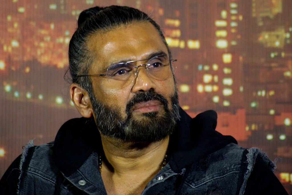 सुनील शेट्टी की बिल्डिंग में कोरोना अटैक! BMC ने सील की इमारत, परिवार संग इसी घर में रहते हैं अभिनेता