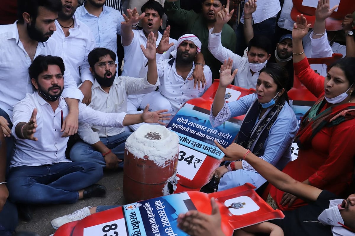 'BJP ने सत्ता में आने के बाद से सिर्फ जनता को लूटा', महंगाई को लेकर मोदी सरकार के खिलाफ युवा कांग्रेस का हल्ला बोल