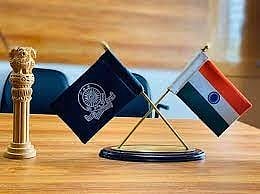 यूपी सरकार ने आधी रात को किए 18 IAS अधिकारियों के तबादले, मुजफ्फरनगर, गोरखपुर समेत इन जिलों के बदले गए जिलाधिकारी 