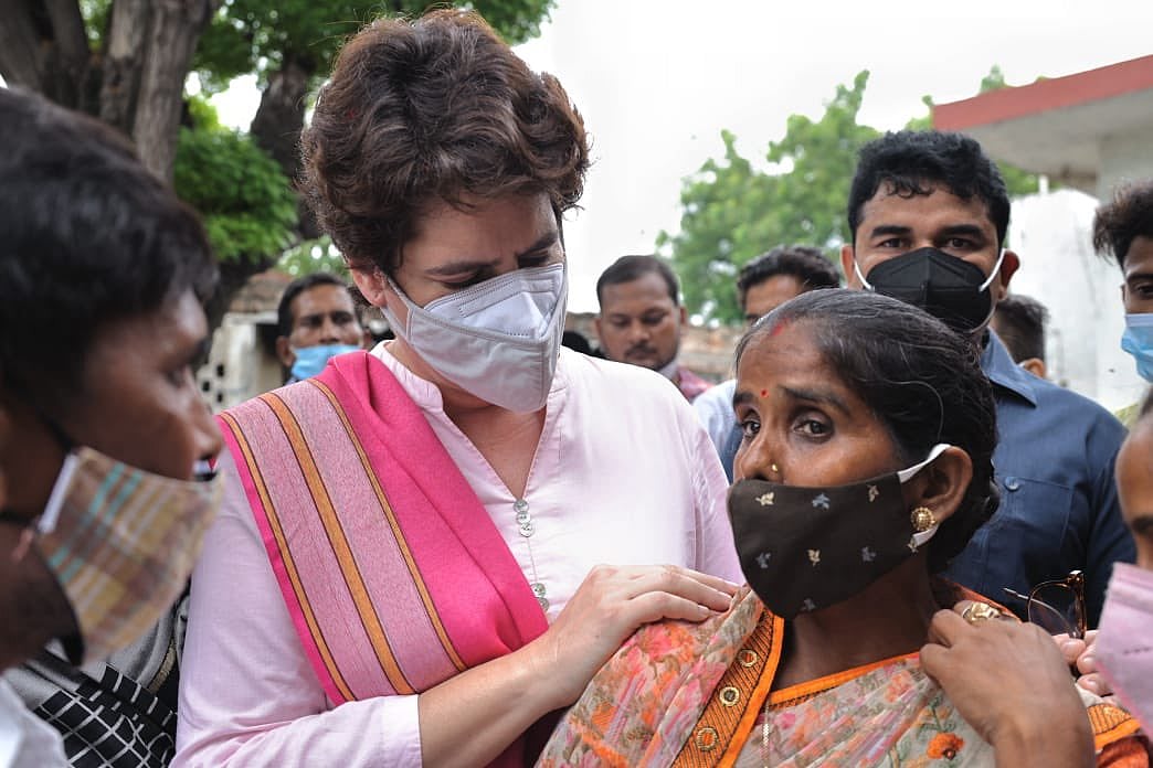 प्रियंका गांधी की हुंकार, कहा- लोकतंत्र का चीरहरण करने वाले बीजेपी के गुंडे कान खोलकर सुन लें, अब महिलाएं...