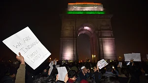मनमानी के खिलाफ उठी असहमति की आवाज़ें दबाने के लिए सत्ता ने भारत को बना दिया देशद्रोहियों का देश