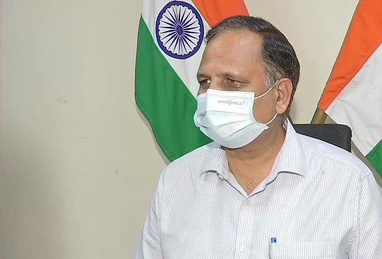 दिल्ली में टीकाकरण अभियान को बड़ा झटका! 500 वैक्सीनेशन सेंटर हुए बंद
