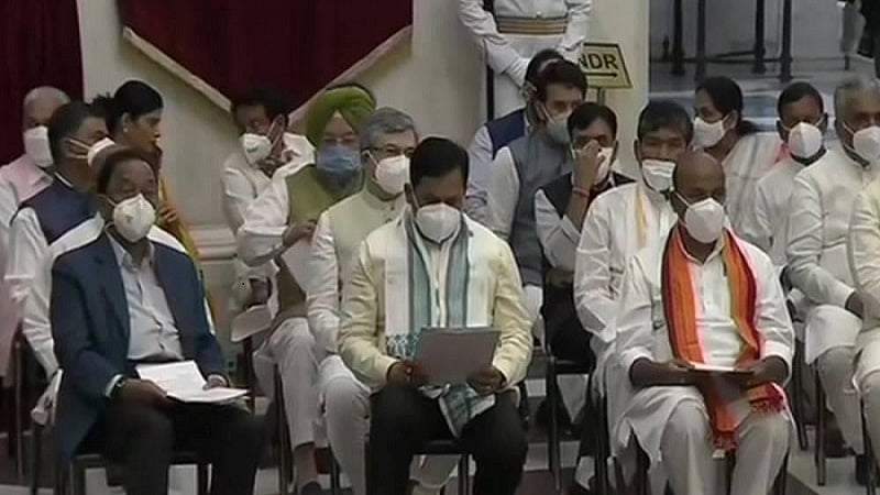 मोदी कैबिनेट फेरबदल: शपथ के बाद क्या बोले मंत्री, और क्या है हाल उनका जिनकी हो गई सरकार से छुट्टी