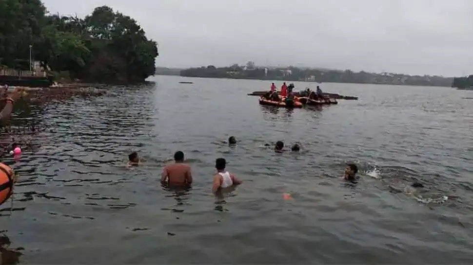 सरयू नदी में दर्दनाक हादसा, स्नान के दौरान डूबे एक ही परिवार के 15 लोग, अब तक 6 शव बरामद, तीन अभी भी लापता