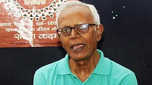 आकार पटेल का लेख: संघ से जुड़े संगठन की रिपोर्ट पर बना भीमा कोरेगांव केस, और बिना मुकदमे के हो गई स्टेन स्वामी की मौत
