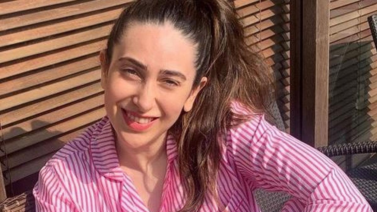 सिनेजीवन: करिश्मा कपूर ने बॉलीवुड में पूरे किए 30 साल और नव्या नवेली ने बिग बी को बताया 'सबसे कूल' 