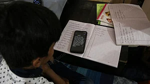 दिल्ली के अभिभावकों को बड़ी राहत, निजी स्कूलों को फीस में 15 फीसदी कटौती का आदेश