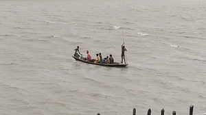 बिहार में बाढ़ ने बढ़ाई परेशानी, खतरे के निशान से ऊपर बह रही कई नदियां, उंचे स्थानों पर शरण लेने को मजबूर हैं लोग