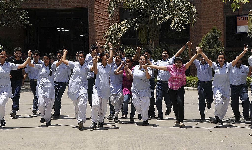 UP Board Result: UP बोर्ड परीक्षा रिजल्ट 2025 घोषित, 10वीं में यश और 12वीं में महक ने किया टॉप