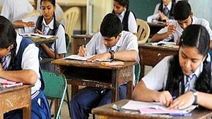 यूपी बोर्ड हाई स्कूल: 9वी से 12वी के छात्रों के लिए ये है लेटेस्ट अपडेट, देनी होंगी और अधिक परीक्षाएं, पढ़ें पूरी डिटेल