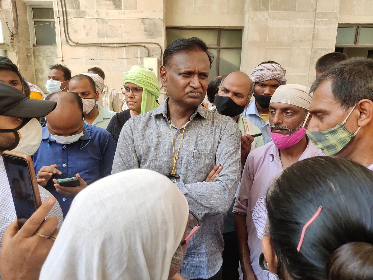 घर तोड़े जाने के खिलाफ खोरी गांव के लोगों का ​प्रदर्शन, पीएम कार्यालय का घेराव करने जा रहे उदित राज गिरफ्तार