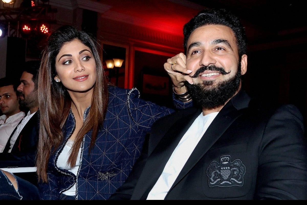 सिनेजीवन: बुक 'प्रेग्नेंसी बाइबल' को लेकर बुरी फंसी करीना और राज कुंद्रा केस के चलते मीडिया से दूर रहेंगी शिल्पा 