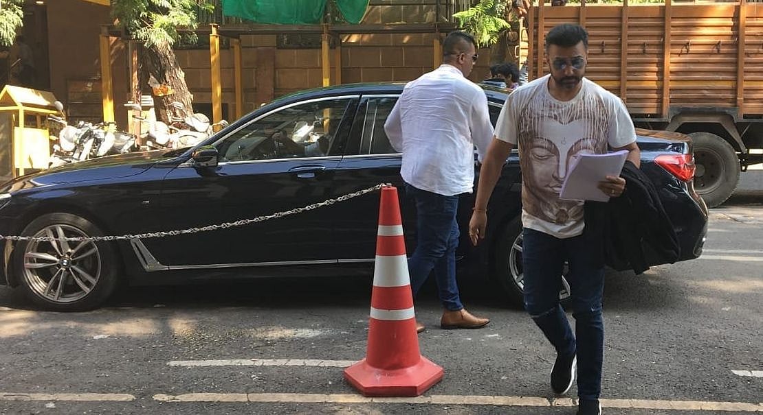 पोर्नोग्राफी केस: ‘फरार होने की कोशिश कर सकता है राज कुंद्रा’, जमानत की बात पर  पुलिस का कोर्ट में बड़ा बयान!  
