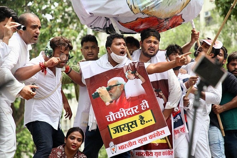 यूथ कांग्रेस ने पेगासस जासूसी कांड के खिलाफ किया प्रदर्शन, फोन टैपिंग की जेपीसी जांच की मांग की