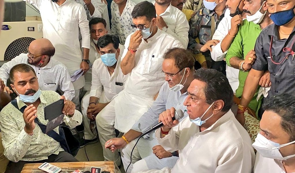 मध्य प्रदेशः नेमावर हत्याकांड के पीड़ितों से मिले कमलनाथ, सीबीआई जांच के साथ न्याय की उठाई मांग