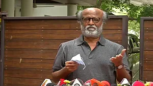 रजनीकांत का बड़ा फैसला! अपनी राजनीतिक संगठन RMM को किया भंग, बोले- राजनीति में नहीं रखेंगे कदम