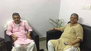 मंत्री पद को लेकर जेडीयू में घमासान! सांसद ललन की उपेंद्र कुशवाहा से मुलाकात के बाद बढ़ी सियासी गर्मी