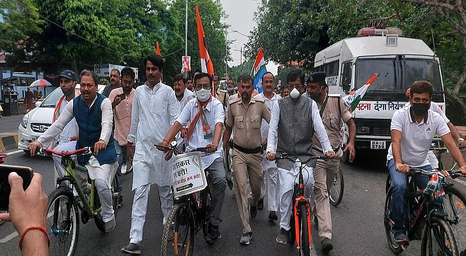 बढ़ती महंगाई के खिलाफ सड़क पर उतरी बिहार कांग्रेस, पटना में 'साइकिल रैली' निकाल जताया विरोध