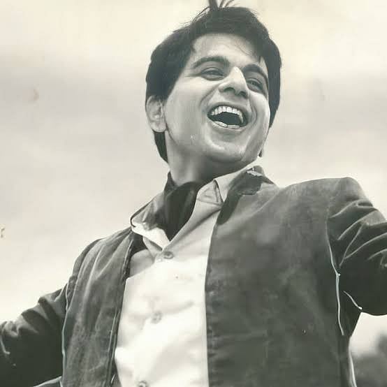 आज सिर्फ दिलीप साहब की आलीशान शख्सियत को याद करने का दिन है, किसी से तुलना उनके फन के साथ नाइंसाफी होगी