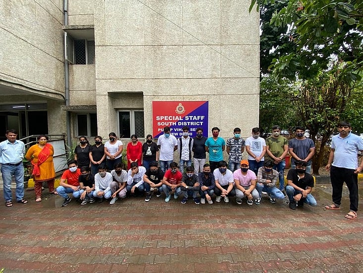 दिल्ली के शातीरों ने अमेरिका के 1,250 लोगों को लगाया चूना, फर्जी कॉल सेंटर के जरिये ठगी के आरोप में 26 गिरफ्तार