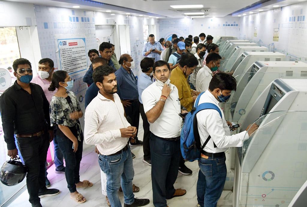 अर्थ जगत की 5 बड़ी खबरें: ब्रिटानिया का प्रॉफिट 29 फीसदी गिरा और कल से ATM से पैसा निकालना होगा महंगा!