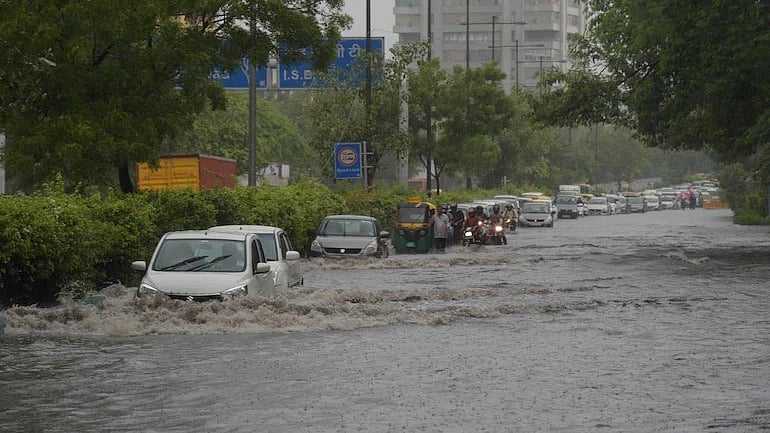 बारिश ने खोली खट्टर सरकार के दावों की पोल! साइबर सिटी गुरुग्राम में जगह-जगह हुआ जलभराव, जनता हलकान