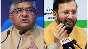 अधर में लटका हुआ है मोदी कैबिनेट से हटाए गए मंत्रियों का भविष्य, संगठन में जगह मिलने पर भी अनिश्चितता