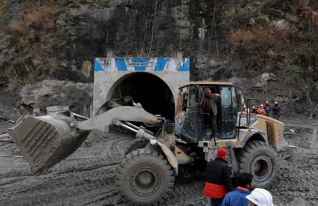 उत्तराखंड को उंगलियों पर नचा रहे बिल्डर, पर्यावरण की किसी को कोई फिक्र ही नहीं